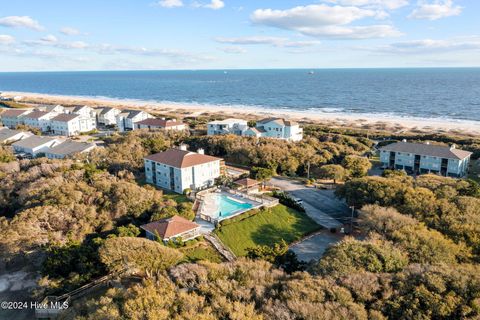 A home in Oak Island