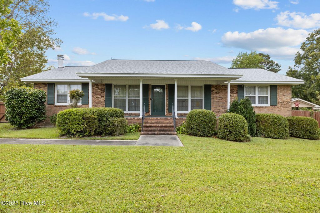 Photo of 309 Barbour Road, Morehead City, NC 28557 (MLS # 100536064)