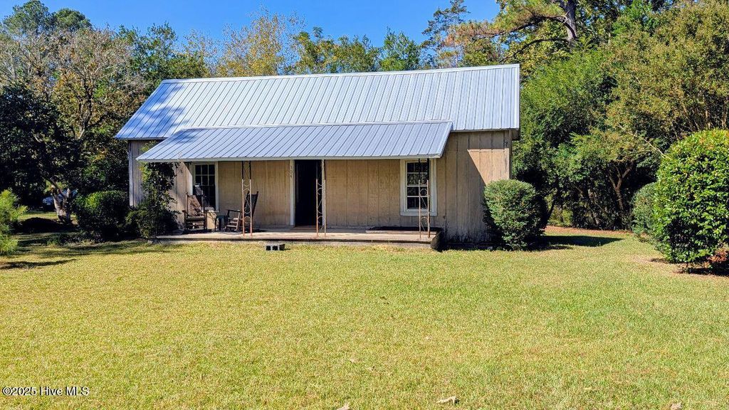 Photo of 304 Domino Drive, Aberdeen, NC 28315 (MLS # 100536925)