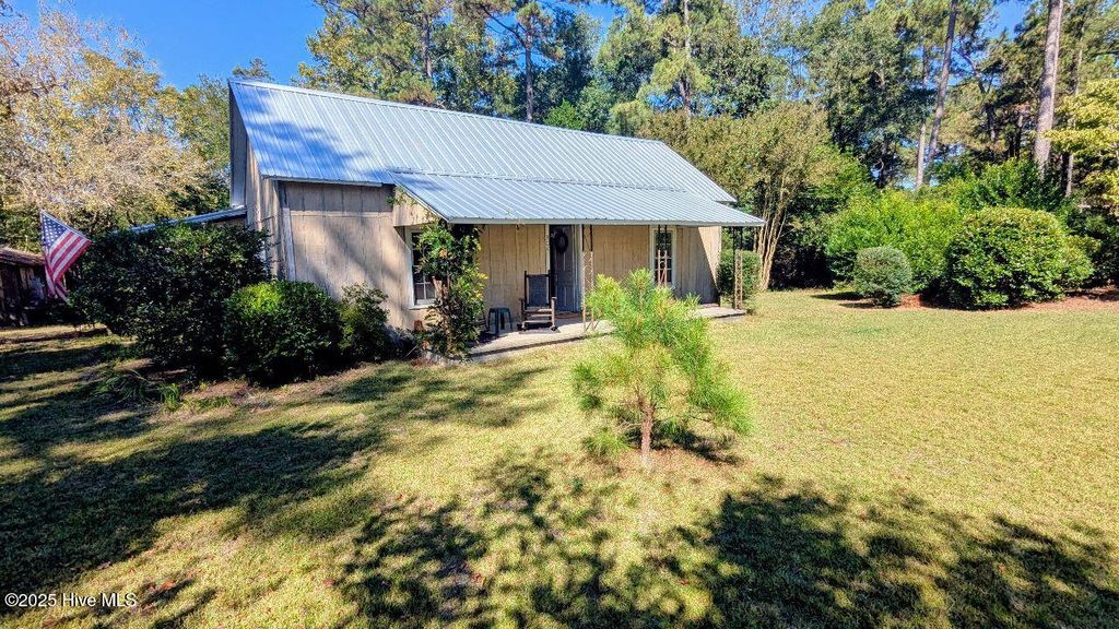 Photo of 304 Domino Drive, Aberdeen, NC 28315 (MLS # 100536925)
