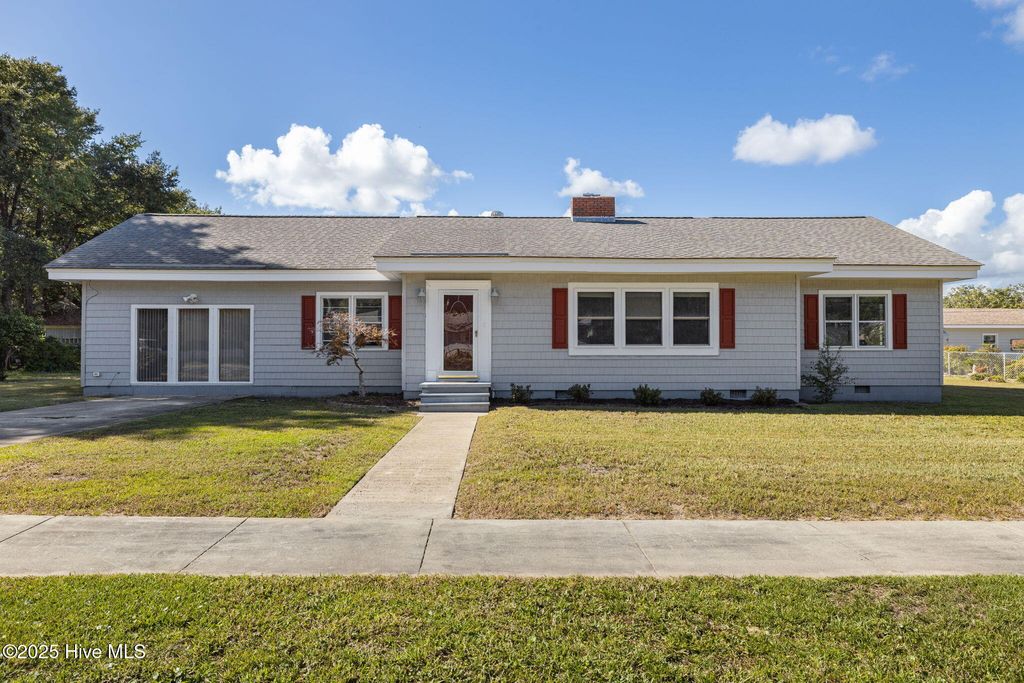 Photo of 202 Savannah Avenue, Morehead City, NC 28557 (MLS # 100509314)