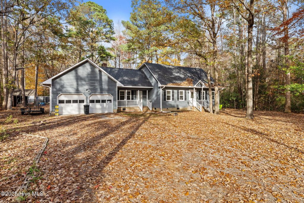 Photo of 105 Ridgewood Trail, New Bern, NC 28560 (MLS # 100538938)