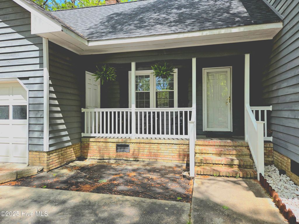 Photo of 105 Ridgewood Trail, New Bern, NC 28560 (MLS # 100538938)