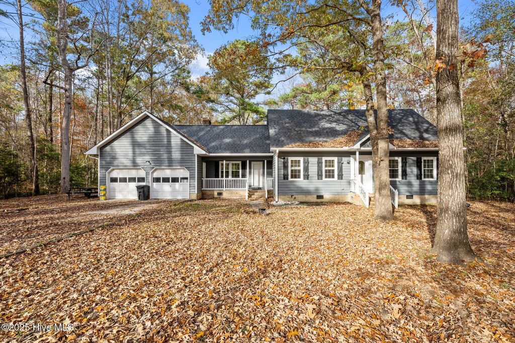 Photo of 105 Ridgewood Trail, New Bern, NC 28560 (MLS # 100538938)