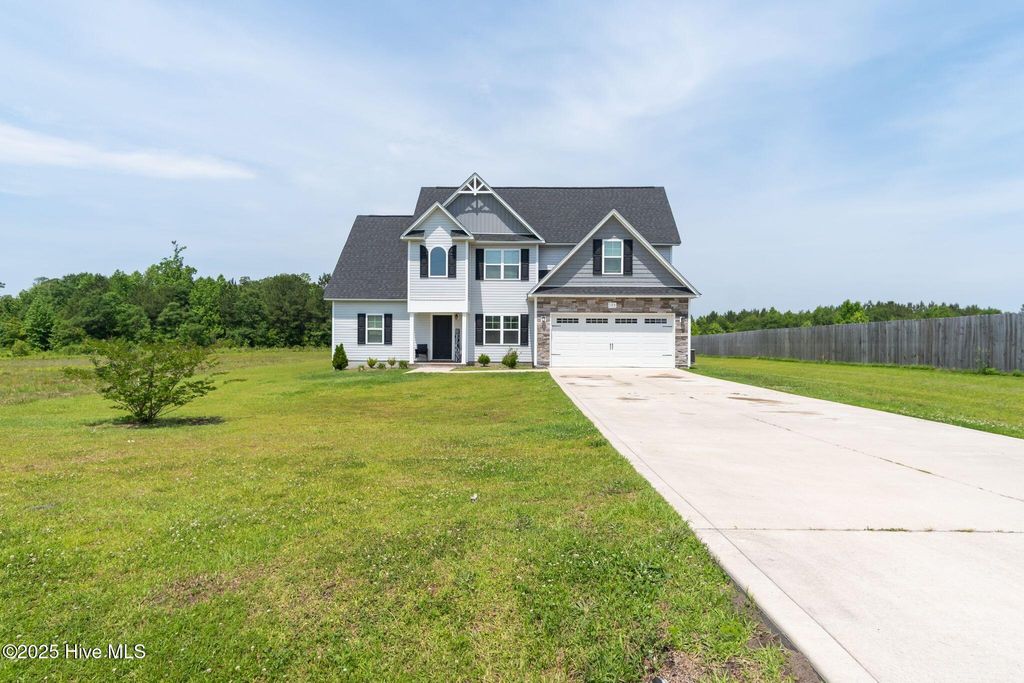 Photo of 103 Easton Drive, Richlands, NC 28574 (MLS # 100511174)