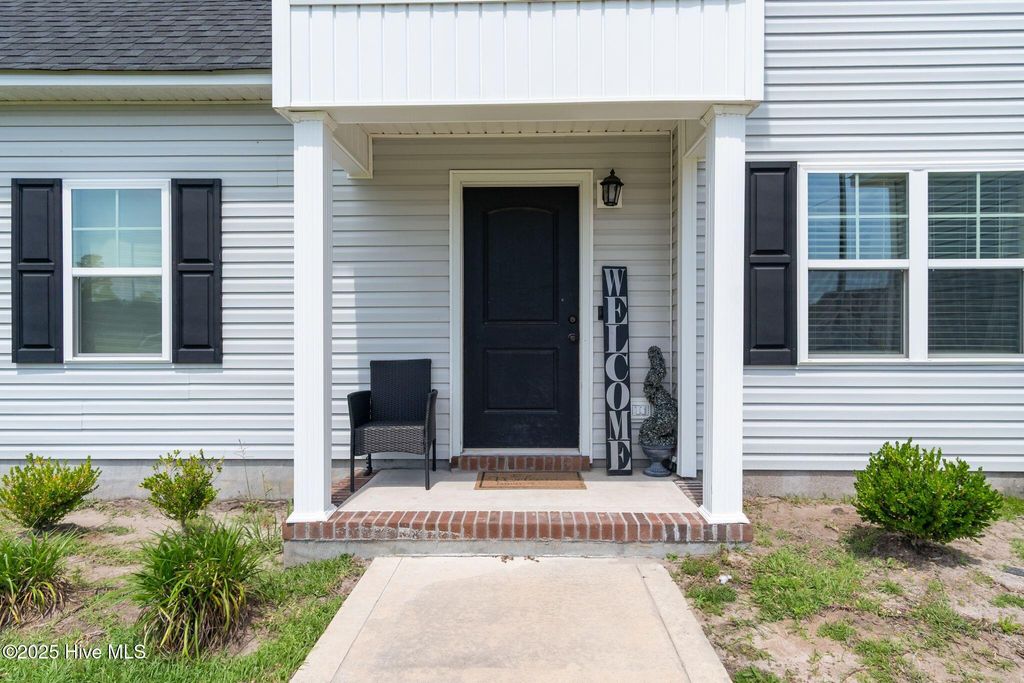 Photo of 103 Easton Drive, Richlands, NC 28574 (MLS # 100511174)