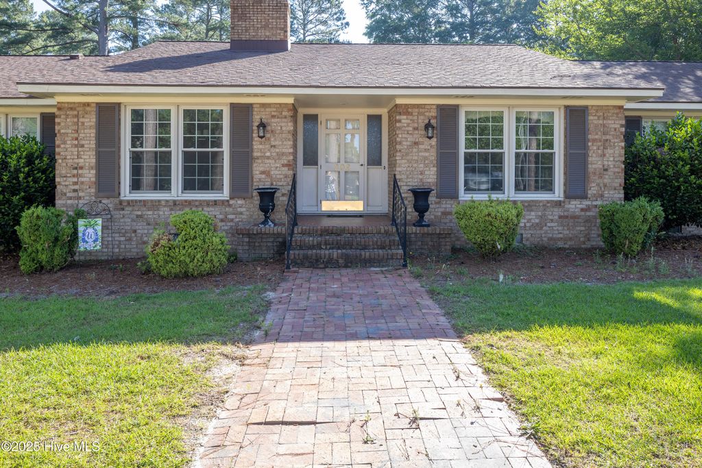 Photo of 202 Forest Drive, Clinton, NC 28328 (MLS # 100543588)