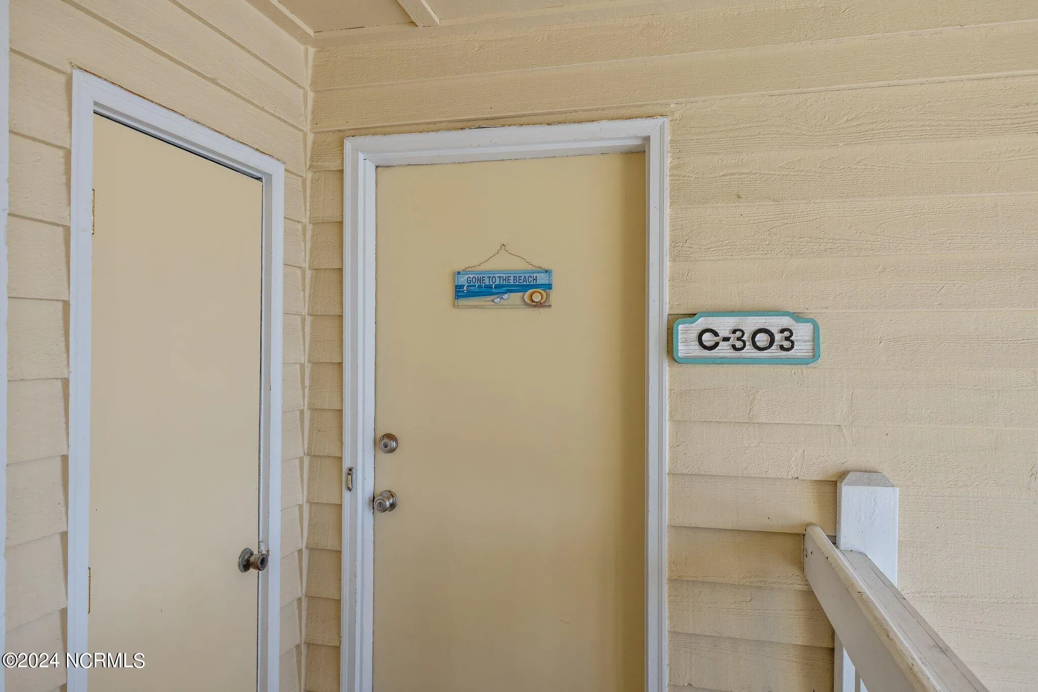 Emerald Isle, North Carolina 28594, United States, 3 Bedrooms Bedrooms, ,2 BathroomsBathrooms,Residential,Pending,45189