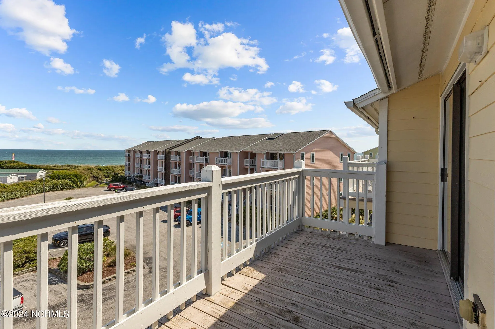 Emerald Isle, North Carolina 28594, United States, 3 Bedrooms Bedrooms, ,2 BathroomsBathrooms,Residential,Pending,45189