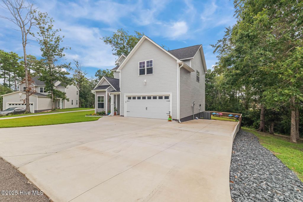 Photo of 206 Baker Road, Hubert, NC 28539 (MLS # 100527692)
