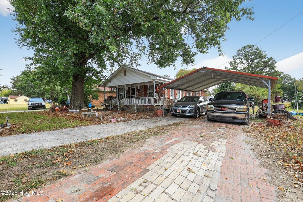 Photo of 3681 Williams Street, Farmville, NC 27828 (MLS # 100536589)