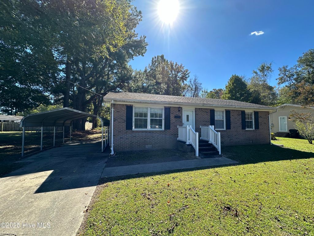 Photo of 305 Rhode Island Avenue, Elizabeth City, NC 27909 (MLS # 100536598)