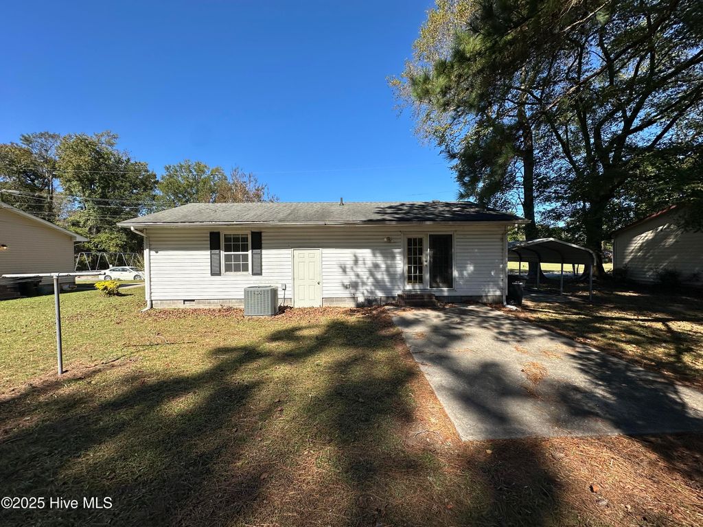 Photo of 305 Rhode Island Avenue, Elizabeth City, NC 27909 (MLS # 100536598)