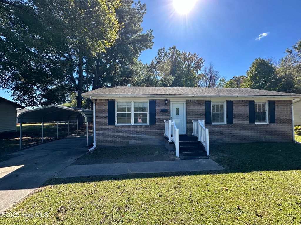 Photo of 305 Rhode Island Avenue, Elizabeth City, NC 27909 (MLS # 100536598)