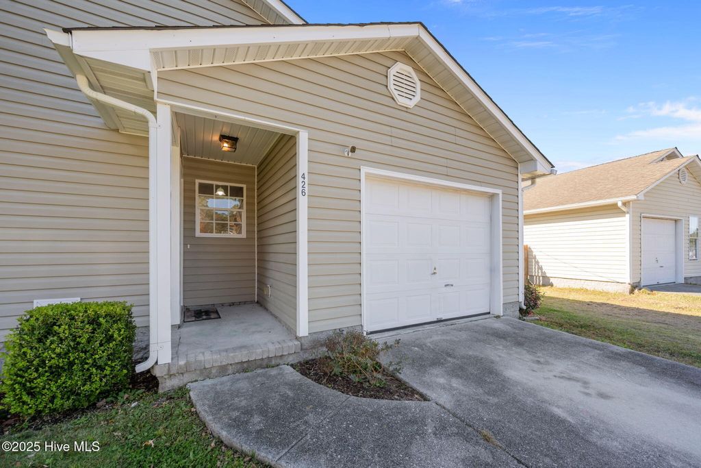 Photo of 426 Boysenberry Lane, Hubert, NC 28539 (MLS # 100542387)