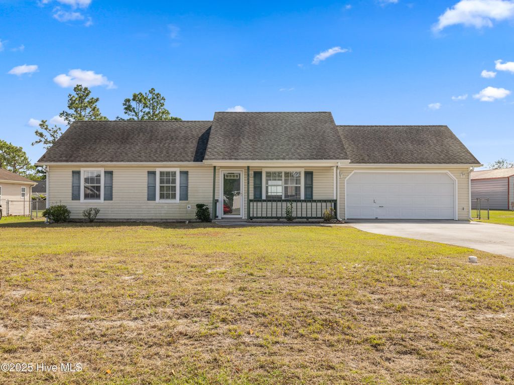 Photo of 202 Dayrell Drive, Hubert, NC 28539 (MLS # 100537065)