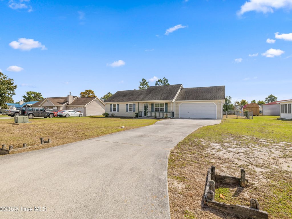 Photo of 202 Dayrell Drive, Hubert, NC 28539 (MLS # 100537065)