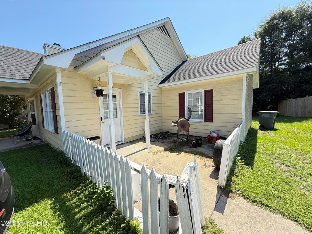 Photo of 1009 Southbriar Drive, Rocky Mount, NC 27804 (MLS # 100526519)