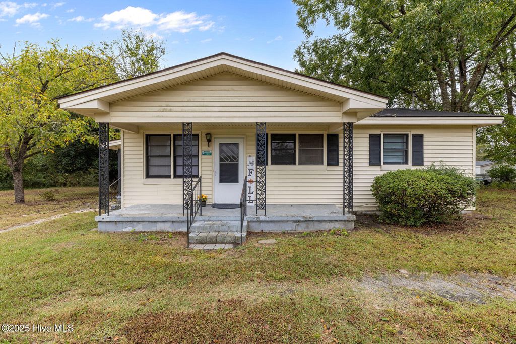Photo of 206 Olive Street, Goldsboro, NC 27530 (MLS # 100536183)