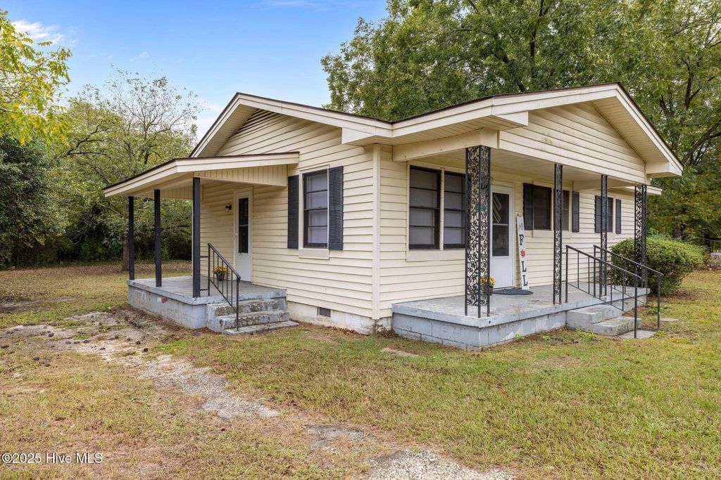 Photo of 206 Olive Street, Goldsboro, NC 27530 (MLS # 100536183)