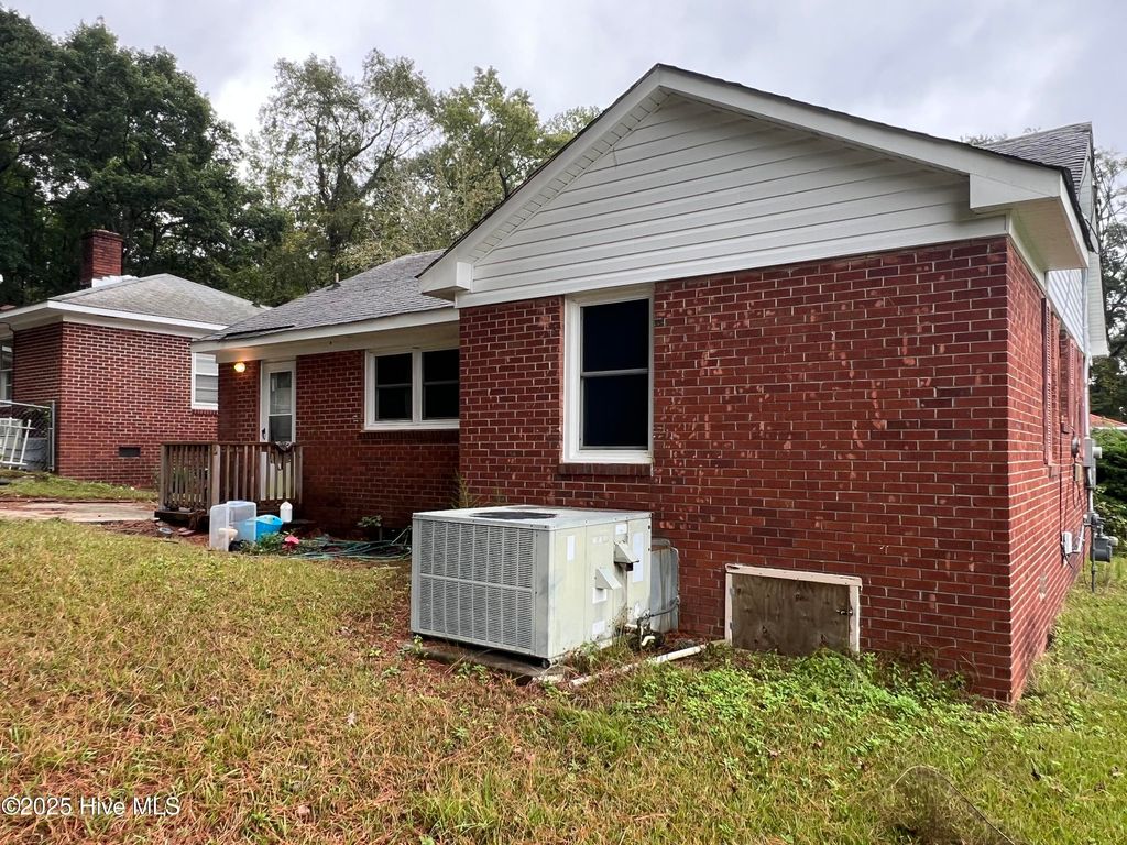 Photo of 202 Heard Street, Kinston, NC 28501 (MLS # 100535751)