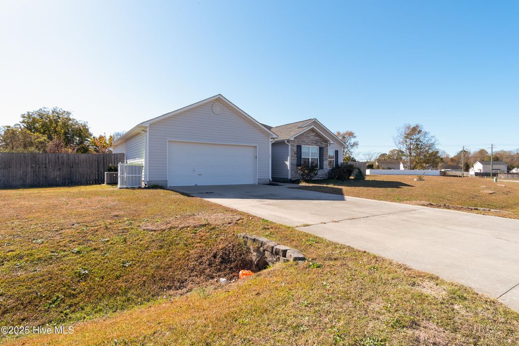 Photo of 100 Harmony Way, Richlands, NC 28574 (MLS # 100542382)