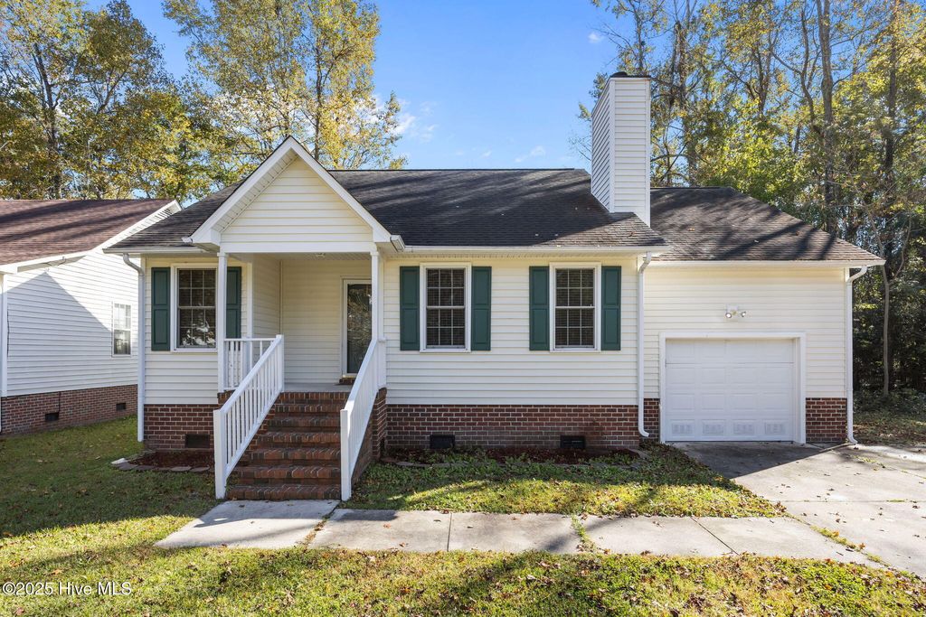 Photo of 219 Trappers Trail, New Bern, NC 28560 (MLS # 100539154)
