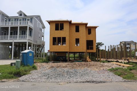 A home in Oak Island