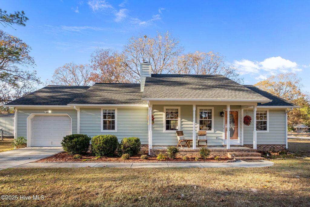Photo of 104 Chappell Creek Drive, Richlands, NC 28574 (MLS # 100542871)
