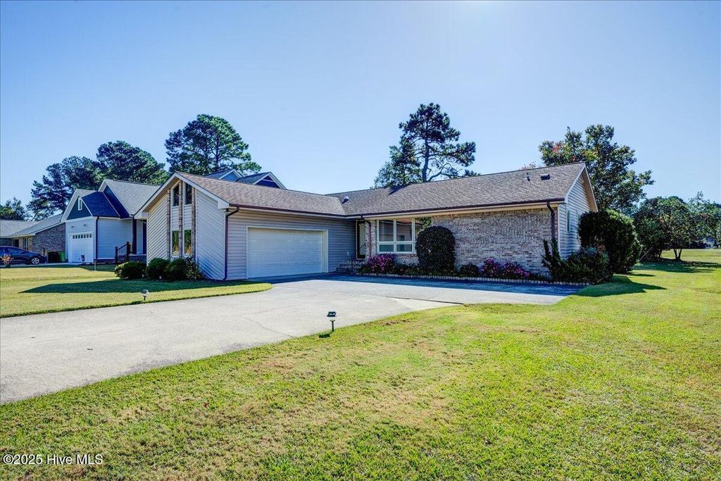Photo of 2005 Caracara Drive, New Bern, NC 28560 (MLS # 100539082)