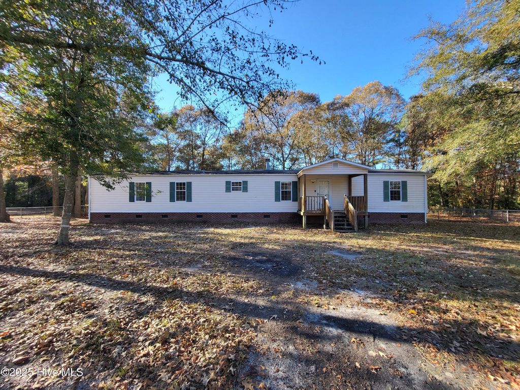 Photo of 119 Edgewater Lane, Richlands, NC 28574 (MLS # 100540995)
