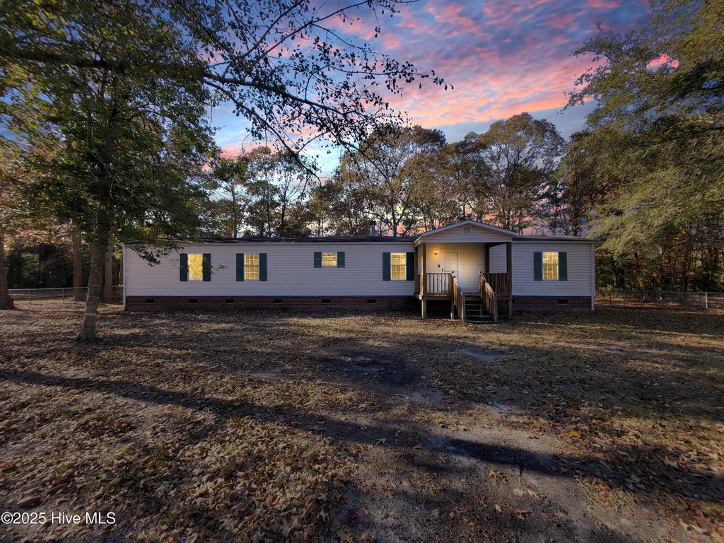 Photo of 119 Edgewater Lane, Richlands, NC 28574 (MLS # 100540995)