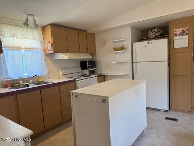 Burgaw, North Carolina 28425, United States, 3 Bedrooms Bedrooms, ,2 BathroomsBathrooms,Residential,Pending,120030