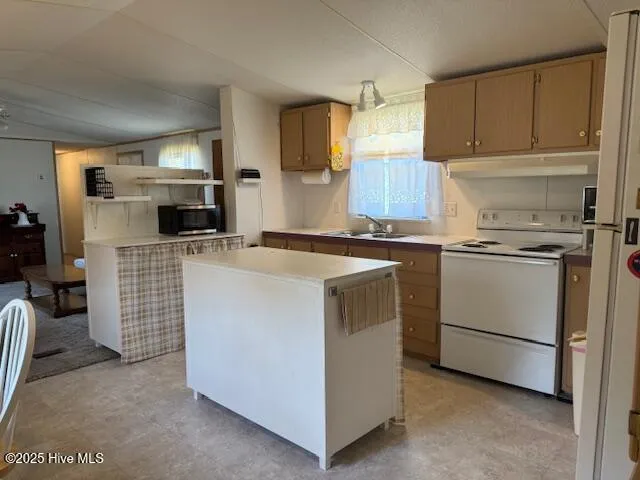 Burgaw, North Carolina 28425, United States, 3 Bedrooms Bedrooms, ,2 BathroomsBathrooms,Residential,Pending,120030