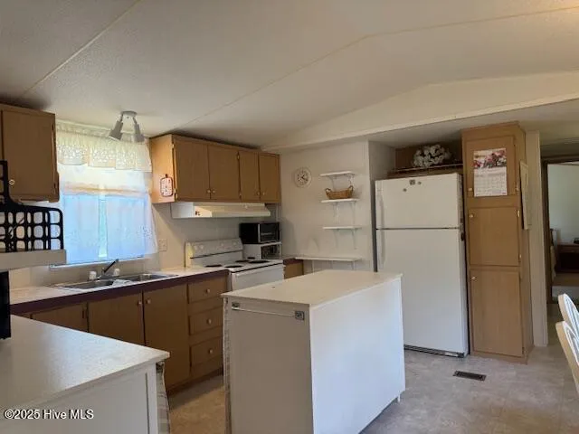 Burgaw, North Carolina 28425, United States, 3 Bedrooms Bedrooms, ,2 BathroomsBathrooms,Residential,Pending,120030