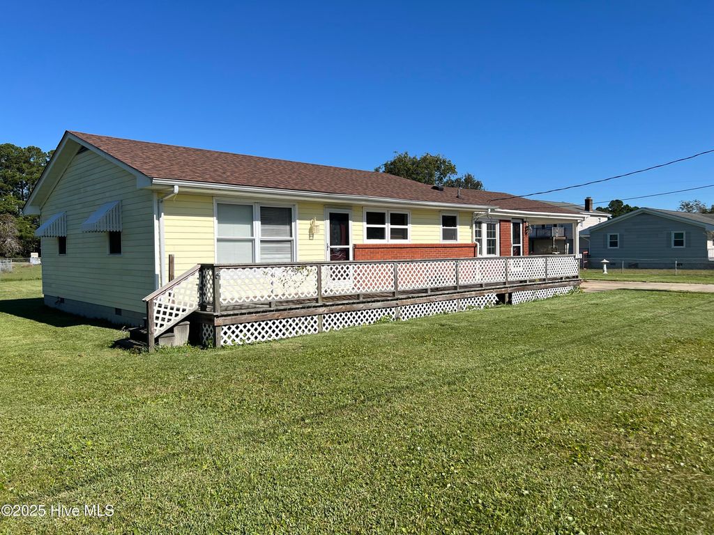 Photo of 309 McDaniel Drive, Beaufort, NC 28516 (MLS # 100537271)