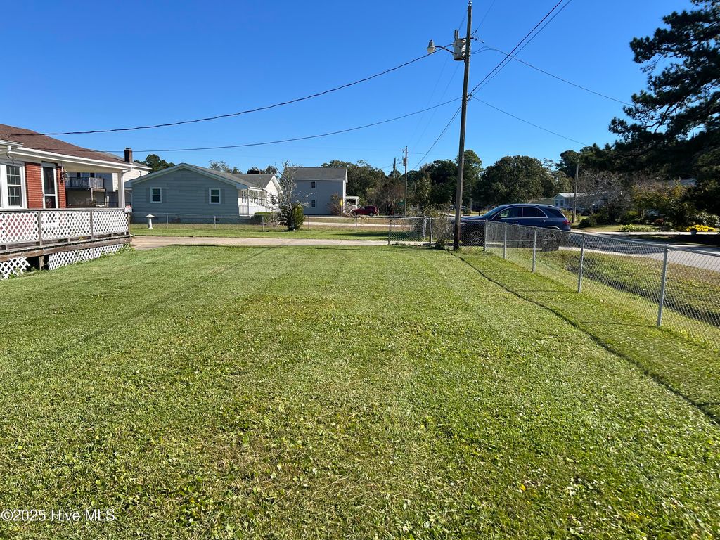 Photo of 309 McDaniel Drive, Beaufort, NC 28516 (MLS # 100537271)