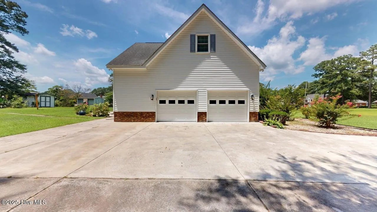 Kinston, North Carolina 28504, United States, 4 Bedrooms Bedrooms, ,3 BathroomsBathrooms,Residential,Pending,167488