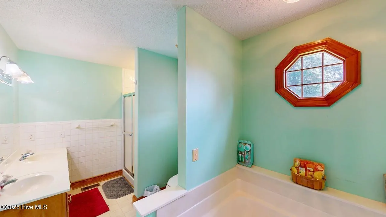 Kinston, North Carolina 28504, United States, 4 Bedrooms Bedrooms, ,3 BathroomsBathrooms,Residential,Pending,167488