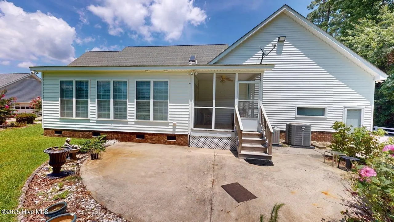 Kinston, North Carolina 28504, United States, 4 Bedrooms Bedrooms, ,3 BathroomsBathrooms,Residential,Pending,167488