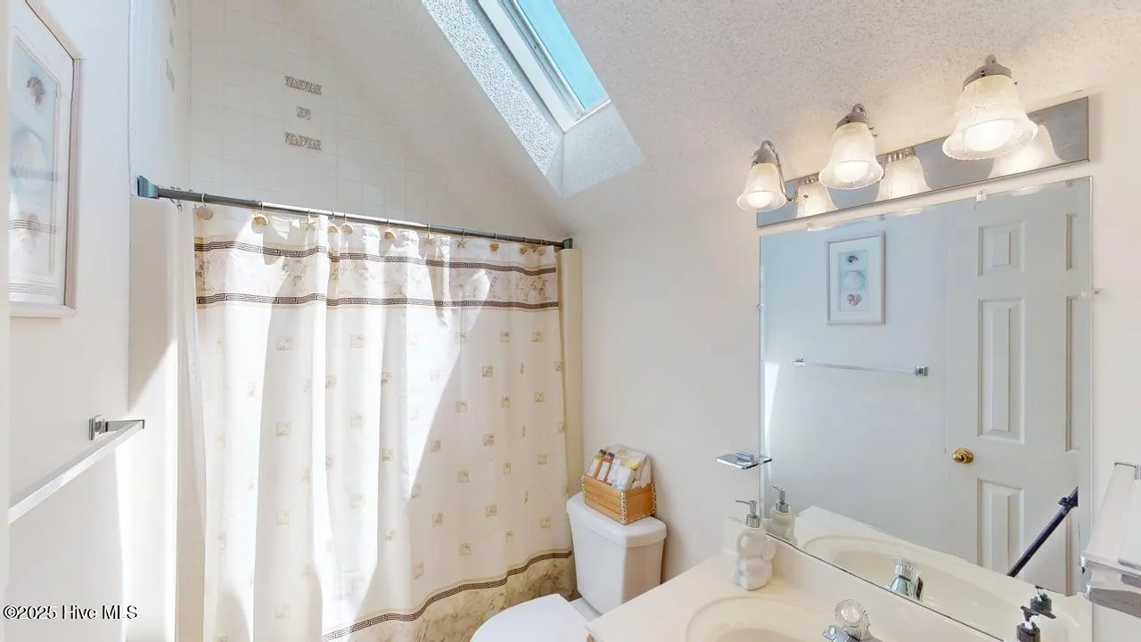 Kinston, North Carolina 28504, United States, 4 Bedrooms Bedrooms, ,3 BathroomsBathrooms,Residential,Pending,167488