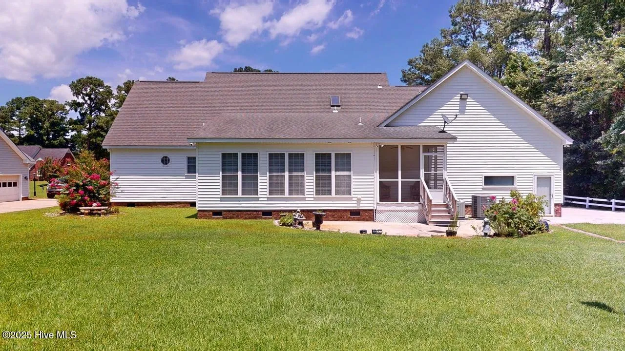 Kinston, North Carolina 28504, United States, 4 Bedrooms Bedrooms, ,3 BathroomsBathrooms,Residential,Pending,167488