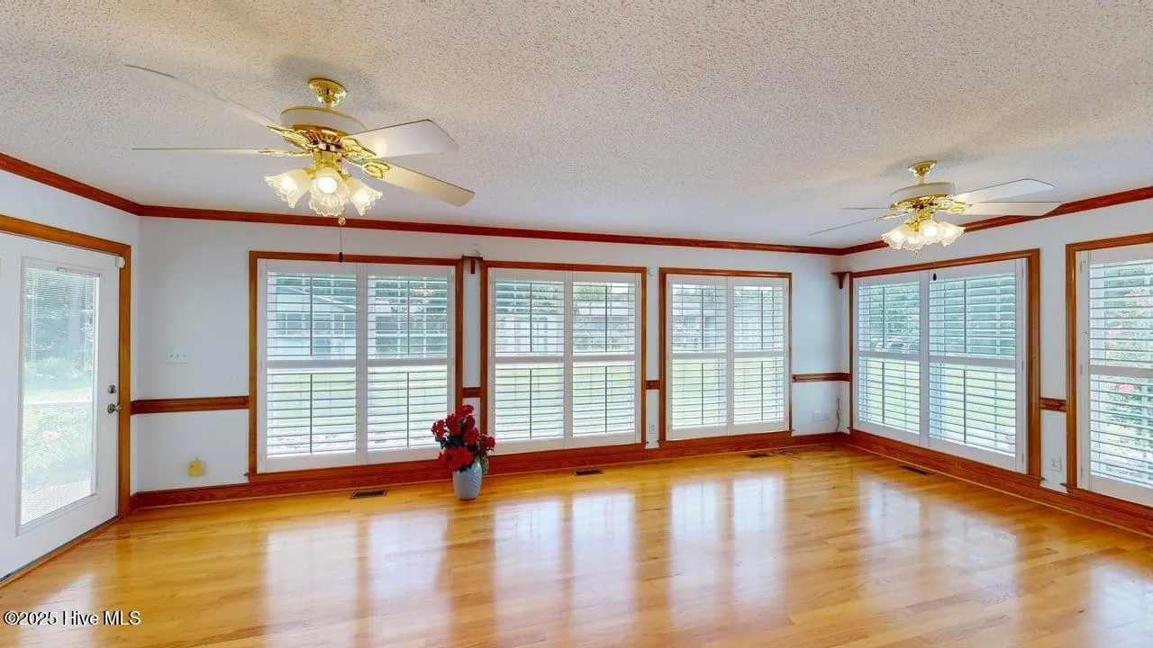 Kinston, North Carolina 28504, United States, 4 Bedrooms Bedrooms, ,3 BathroomsBathrooms,Residential,Pending,167488