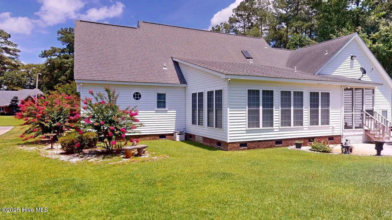 Kinston, North Carolina 28504, United States, 4 Bedrooms Bedrooms, ,3 BathroomsBathrooms,Residential,Pending,167488