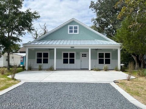 A home in Oak Island