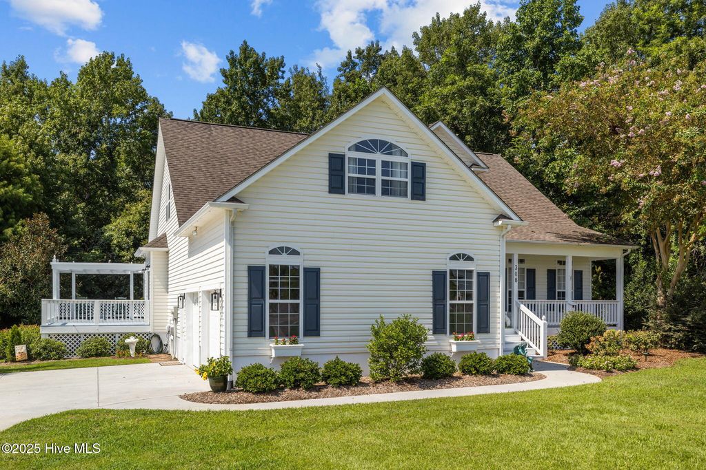 Photo of 308 Duck Haven, Swansboro, NC 28584 (MLS # 100526200)