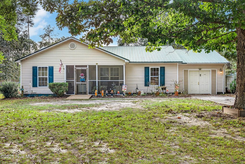 Photo of 227 Bannermans Mill Road, Richlands, NC 28574 (MLS # 100535680)