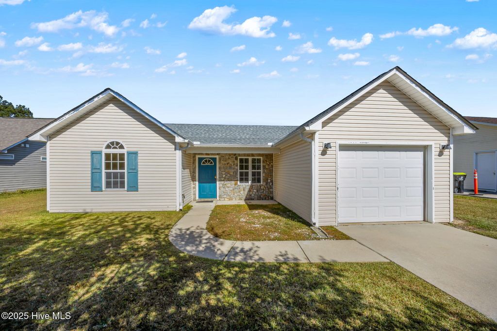 Photo of 205 Fairmount Way, New Bern, NC 28562 (MLS # 100537731)