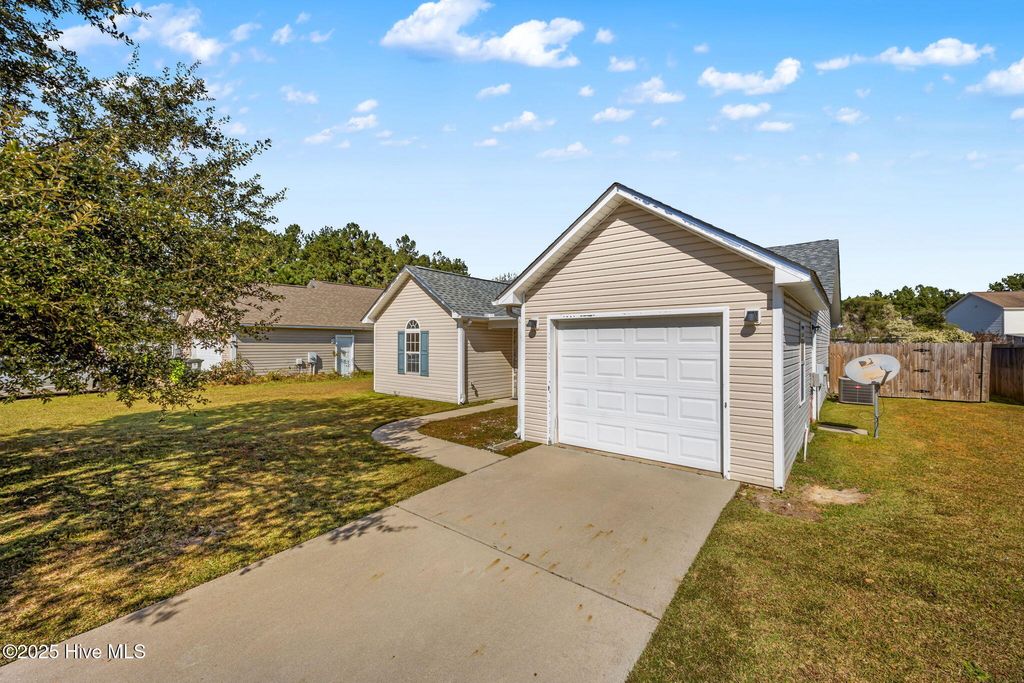Photo of 205 Fairmount Way, New Bern, NC 28562 (MLS # 100537731)