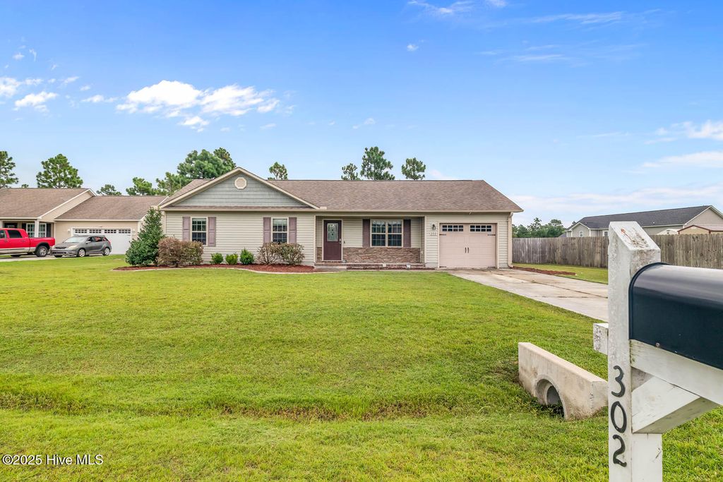 Photo of 302 Basil Court, Hubert, NC 28539 (MLS # 100526368)